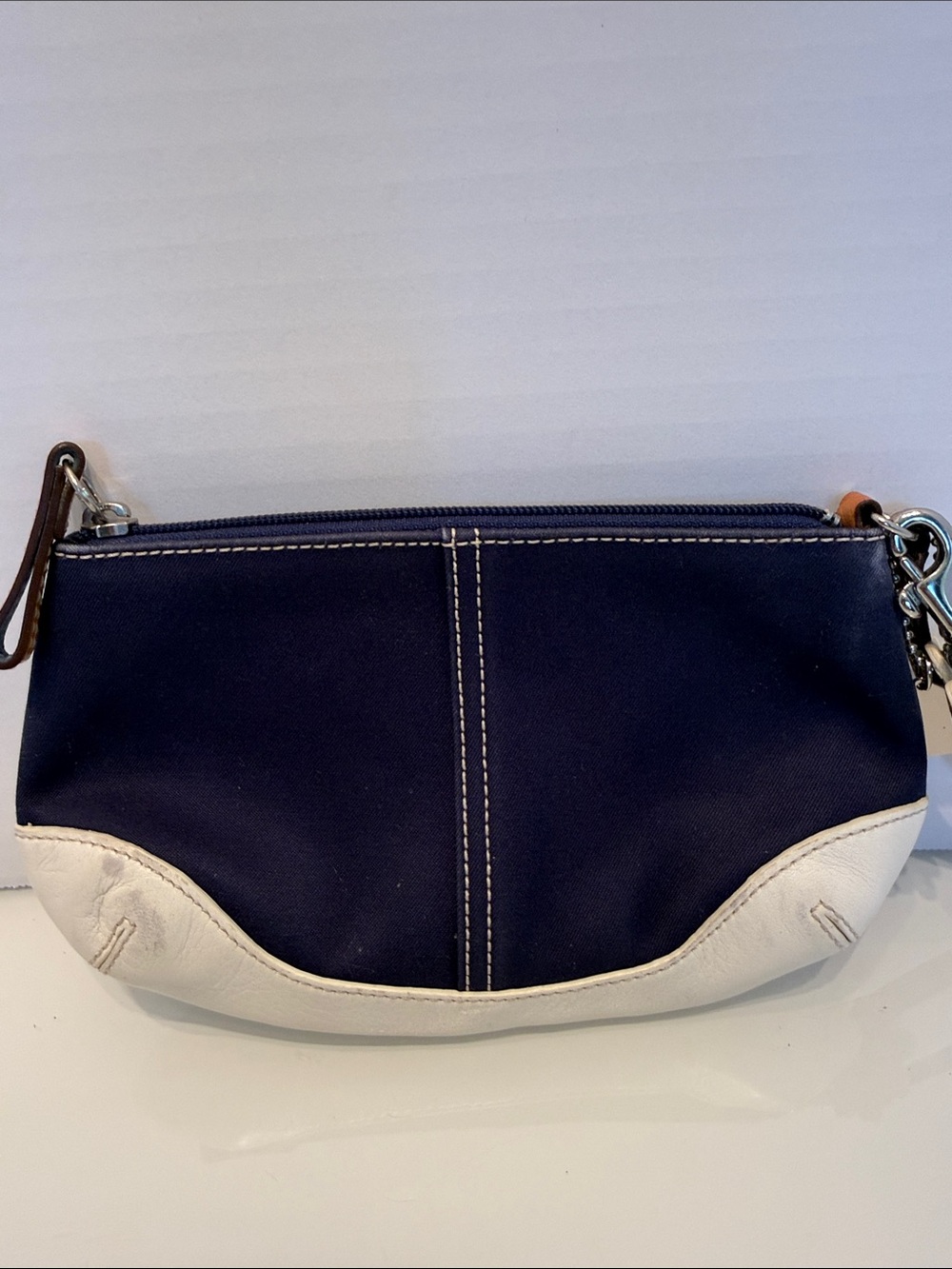 Coach Navy and White Wristlet with Daisy Charm - Picture 5 of 8